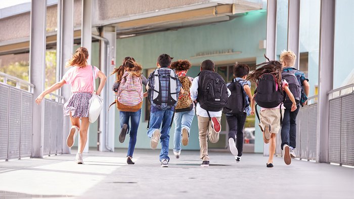 rennende Schulkinder