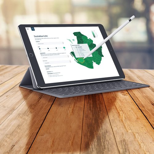 Tablet auf einem Tisch