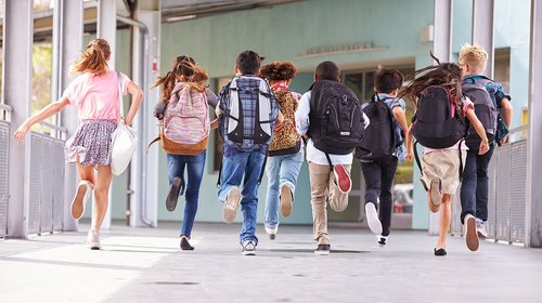 rennende Schulkinder 